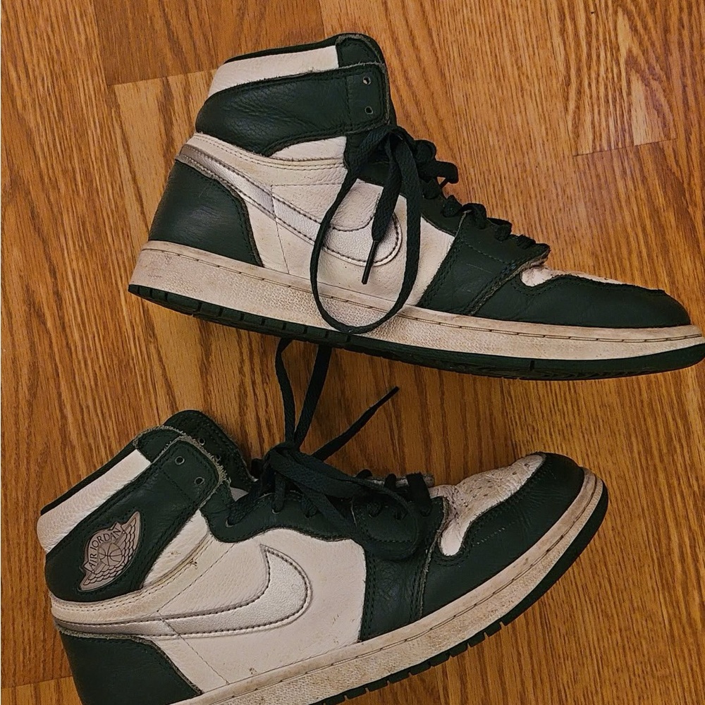 Nike Retro High-Tops in Dark Green and White